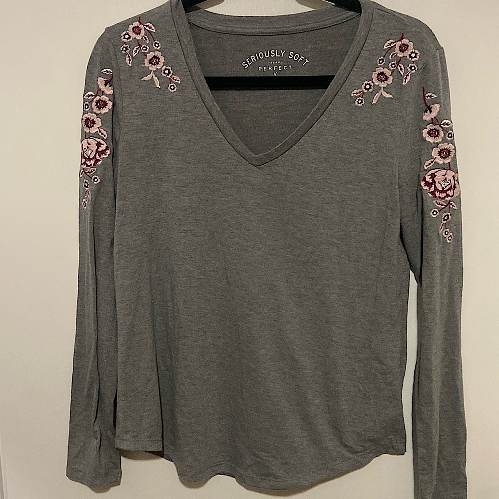 Aeropostale Seriously Soft Long Sleeve Tee with Perfect V Cut. Size Medium